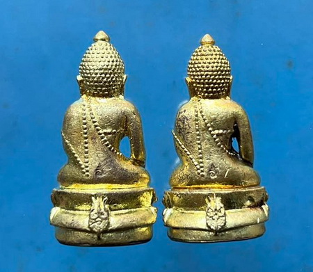 กริ่งจักรตรี สก. ครบ 6 รอบ สมเด็จพระราชินี ปี 2547 พร้อมกล่อ งเดิม รวม 2 องค์ สวยๆ