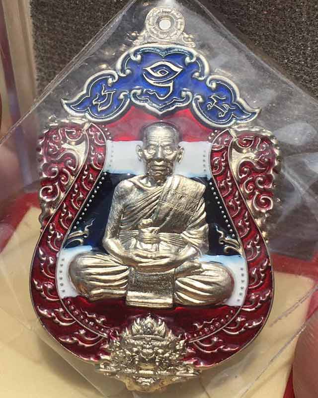 หลวงพ่อพัฒน์ ปุญฺญกาโม วัดห้วยด้วน จ.นครสวรรค์ รุ่นหนุมานร่ายเวทย์ เลข 24