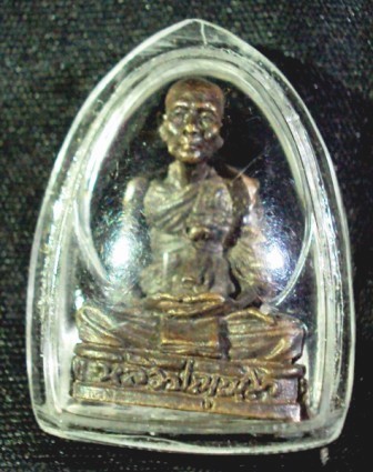 รูปหล่อหลวงปู่หลิว วัดไร่แตงทอง จ.นครปฐม อุดกริ่งเป็นแผ่นทองแดงมีรูปเต่า รุ่นกองทัพบกสร้าง ปี 2539