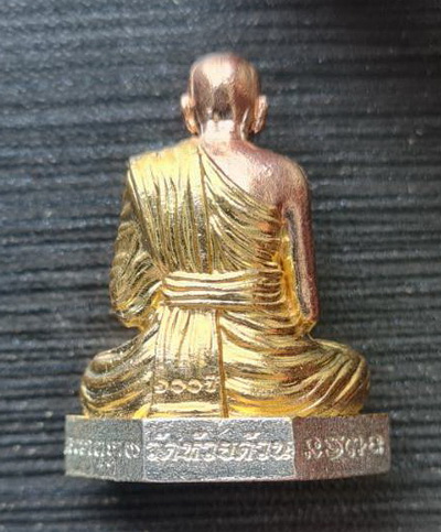 ๑๐๐ ปี รูปหล่อก้นระฆัง ๒๕๖๔..กะไหล่สามกษัตริย์..ลพ.พัฒน์ วัดห้วยด้วน จ.นครสวรรค์ / กล่องเดิม