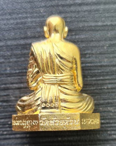 ๑๐๐ ปี รูปหล่อก้นระฆัง ๒๕๖๔..กะไหล่ทอง..ลพ.พัฒน์ วัดห้วยด้วน จ.นครสวรรค์ / กล่องเดิม