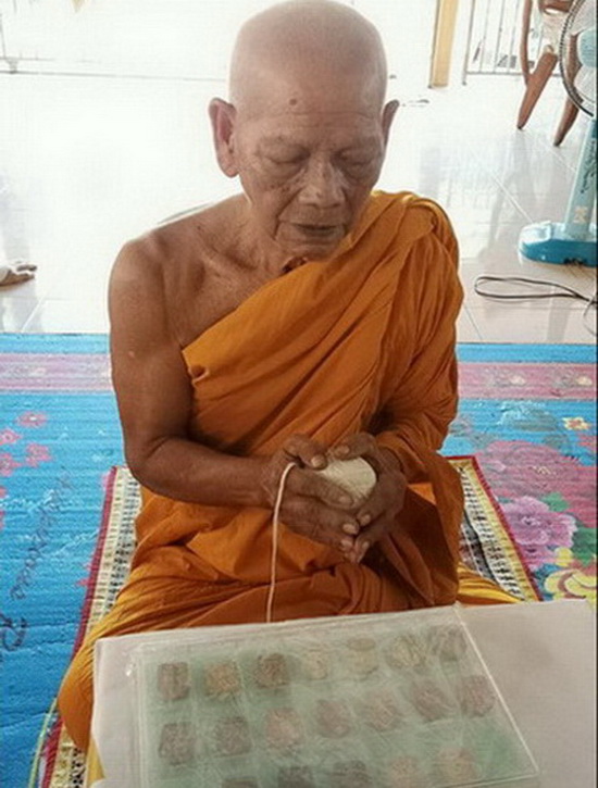 ขุนแผนปั๊มซ้ำผงพรายกุมาร ผสมผงตะไบพระกริ่งชินบัญหลวงปู่ทิม วัดละหารไร่ จ.ระยอง ๒๕๖๓...รวม ๒ องค์ 