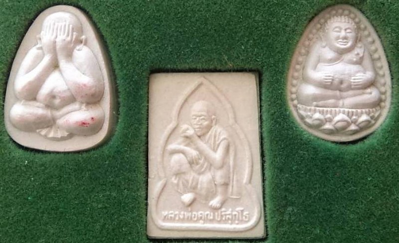 พระชุดผงยาสูบ หลวงพ่อคูณ ปี๓๖ ( บรรจุกริ่ง) พร้อมกล่องเดิมจากวัด