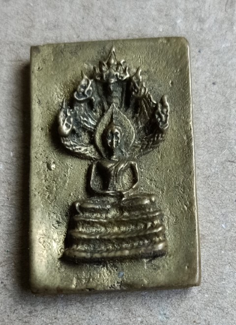 หลวงพ่อคูณ ปริสฺทโธ รุ่นเสาร์๕ คูณพันล้าน ปี 37 พิมพ์นาคปรกหลังรูปเหมือน