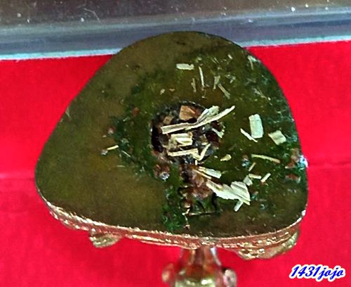 รูปหล่อรุ่นแรก หลวงปู่จักร วัดเขารังไก่ ก้นอุดผงพุทธคุณโรยด้วยแร่เหล็กไหลป่า เนื้อทองแดง 1โค๊ด