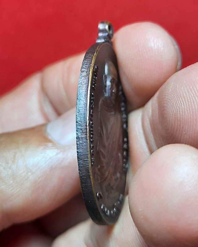 เหรียญหลวงพ่อเกษม เขมโก สุสานไตรลักษณ์ จ.ลำปาง ด้านหลัง ภปร. ปี2523 เนื้อทองแดง 