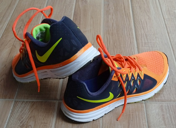 รองเท้า NIKE VOMERO9 สีสวยมาก ของแท้