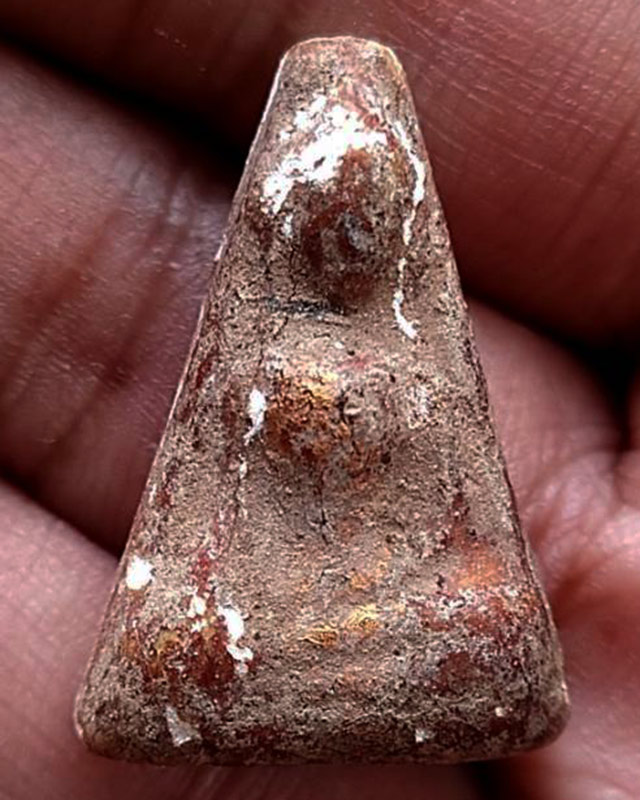 พระพิมพ์แบบพระผงสุพรรณ มีปิดทอง สูง 2.6 ซ.ม. เก่าเก็บหลายสิบปี