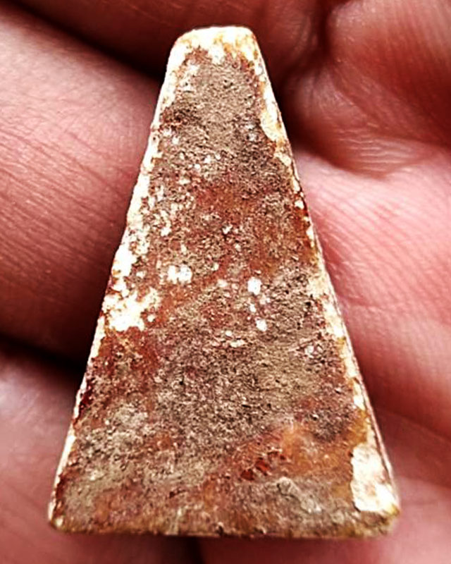 พระพิมพ์แบบพระผงสุพรรณ มีปิดทอง สูง 2.6 ซ.ม. เก่าเก็บหลายสิบปี