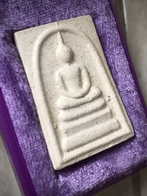 สมเด็จพิมพ์ใหญ่ เกศทะลุซุ้ม วัดระฆังโฆสิตาราม รุ่นเสาร์ห้า23มีนาคม2539 สวยพร้อมกล่องเดิม