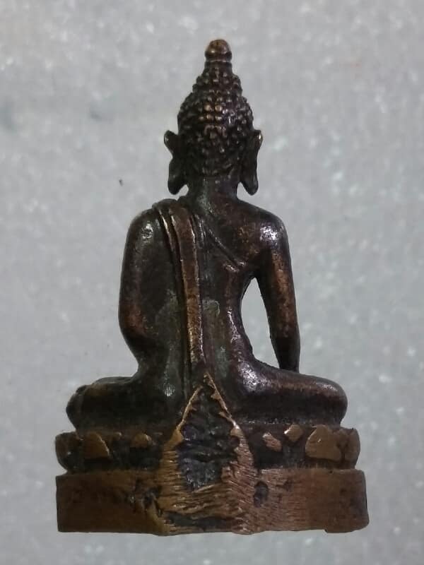 รูปหล่อพระพุทธ  ไม่รู้ที่    เคาะเดียวครับ