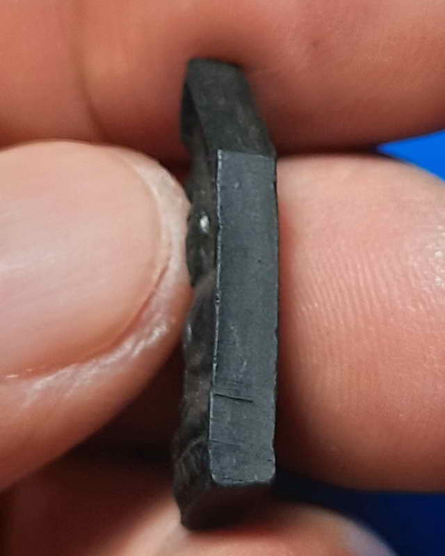 พระพุทธปางประธานพรเนื้อดำพิมพ์เล็ก หลวงพ่อดัด วัดท่าโบสถ์ รุ่นกุฏิระเบิด