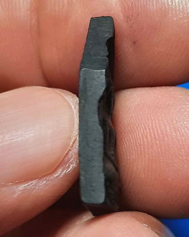 พระพุทธปางประธานพรเนื้อดำพิมพ์เล็ก หลวงพ่อดัด วัดท่าโบสถ์ รุ่นกุฏิระเบิด