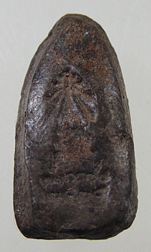 พระรอด ลำพูน หลังเจดีย์พระธาตุหริภุญชัย จ.ลำพูน ปี ๒๕๓๕ มวลสารพระกรุเก่า