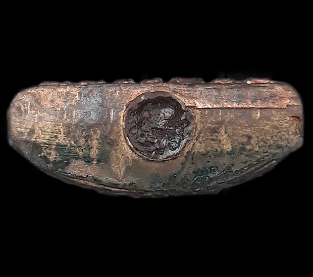 รูปเหมือนปั๊มรุ่นแรก หลวงพ่อมี วัดมารวิชัย จ.อยุธยา ปี2536 เนื้อนวโลหะ ใต้ฐานอุดชันโรง พร้อมกล่อง