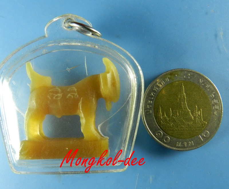 แพะมหาเสน่ห์ ตัวผู้ ขนาดใหญ่ แกะจากเขาควาย สีน้ำผึ้ง หลวงพ่อสิน วัดละหารใหญ่ จ.ระยอง AAA