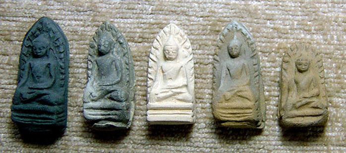 N พระรอดวัดมหาวัน รุ่นเบญจมหาวัน ปี ๒๕๔๐ มาครบชุดทั้งห้าพิมพ์เลยครับ