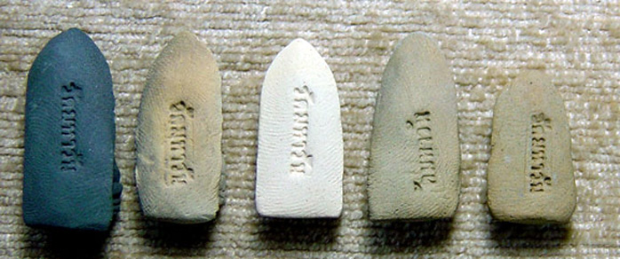 N พระรอดวัดมหาวัน รุ่นเบญจมหาวัน ปี ๒๕๔๐ มาครบชุดทั้งห้าพิมพ์เลยครับ