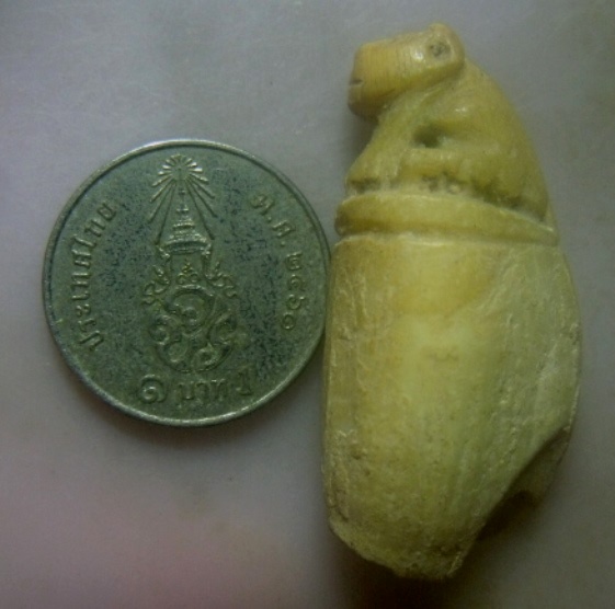 **วัดใจ**เสือแกะจากเขี้ยว มีจารยันต์ เก่าๆ ไม่ทราบที่**สวยๆ เชิญชมครับ 