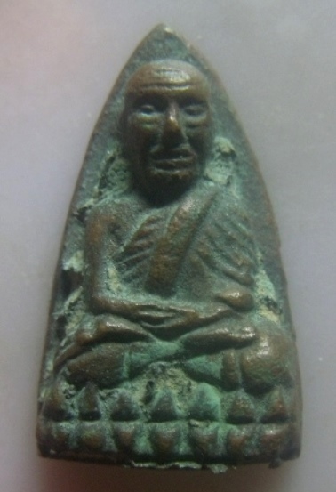 **วัดใจ**หลวงปู่ทวดหลังเตารีด พิมพ์ใหญ่ เนื้อโลหะผสม เก่าๆ ไม่ทราบที่**สวยๆ เชิญชมครับ