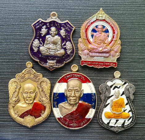 เคาะแรกแดง..เหรียญคละรุ่น คละเนื้อ รวม ๕ เหรียญ ชุดที่ ๑..ลพ.พัฒน์ วัดห้วยด้วน จ.นครสวรรค์ กล่องเดิม