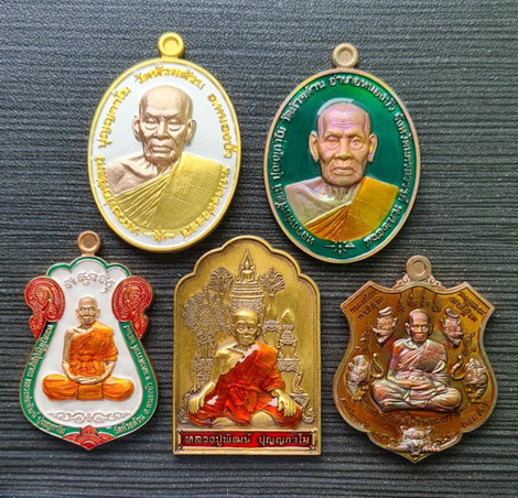 เคาะแรกแดง..เหรียญคละรุ่น คละเนื้อ รวม ๕ เหรียญ ชุดที่ ๒..ลพ.พัฒน์ วัดห้วยด้วน จ.นครสวรรค์ กล่องเดิม