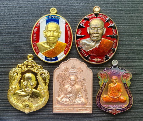 เคาะแรกแดง..เหรียญคละรุ่น คละเนื้อ รวม ๕ เหรียญ ชุดที่ ๔..ลพ.พัฒน์ วัดห้วยด้วน จ.นครสวรรค์ กล่องเดิม