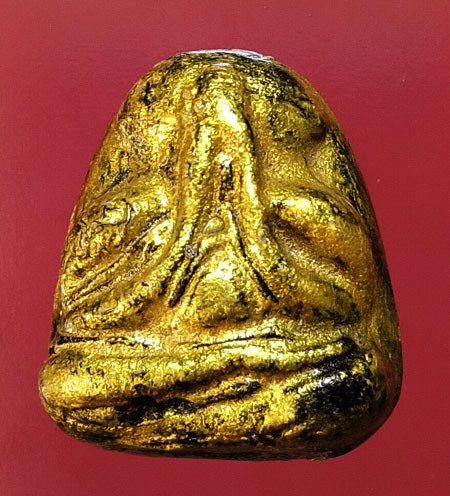 พระปิดตา หลังแบบ เนื้อผงว่าน สภาพปิดทอง 