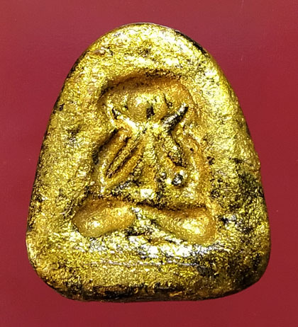 พระปิดตา หลังแบบ เนื้อผงว่าน สภาพปิดทอง 