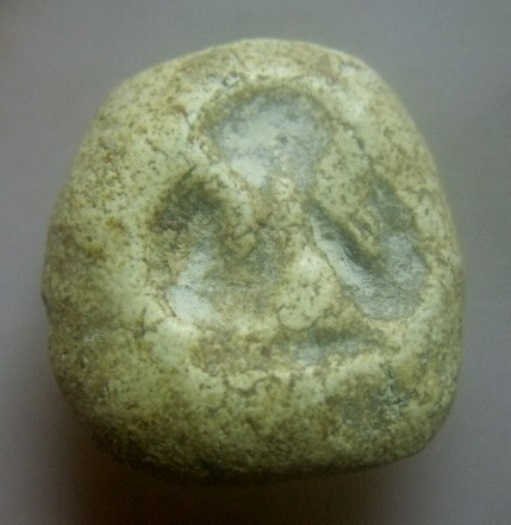 **วัดใจ**พระปิดตาหลังแบบ เนื้อผงพุทธคุณ เก่าๆ ไม่ทราบที่**เนื้อจัด สวยๆ เชิญชมครับ