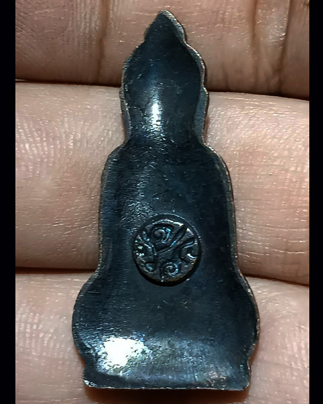 6.พระหูยาน หลังจปร. (รุ่นปืนแตก) วัดราชบพิธ พ.ศ. 2513 ในหลวงเสด็จเททอง เกจิ 108 ปลุกเสกพิธีใหญ่