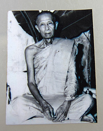 รูปถ่ายหลวงปู่โต๊ะ วัดประดู่ฉิมพลี ออกวัดถ้ำสิงโตทอง จ ราชบุรี