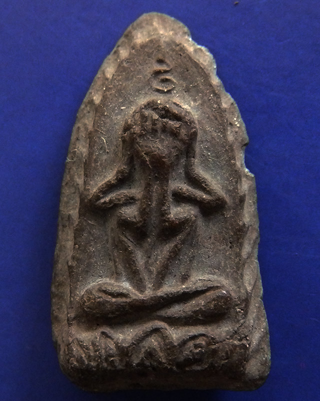 2.ปิดตาหลวงปู่เลี่ยม วัดศรีเรืองบุญ จ.นนทบุรี (ล้อพิมพ์ปิดตาหลวงพ่อพิณ วัดบางหัวเสือ) สร้างราวปี พ.ศ