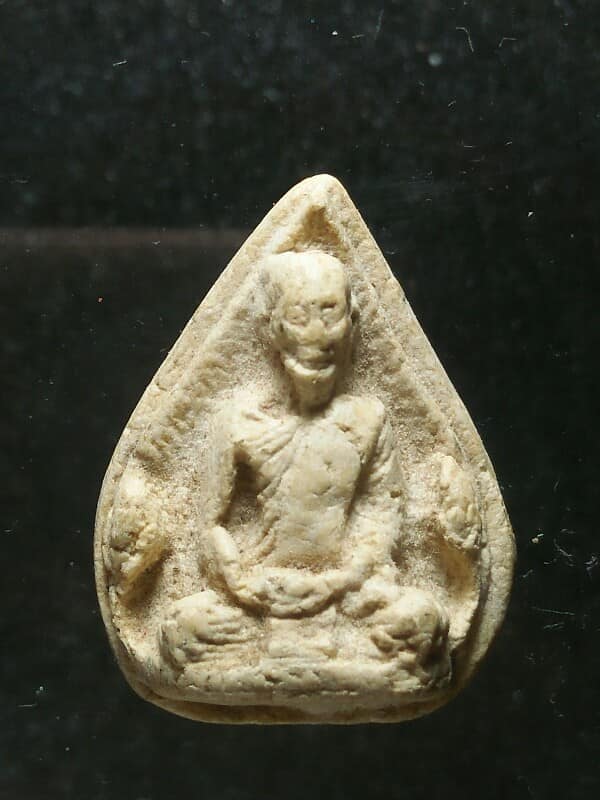 พระผงหยดน้ำใบโพธิ์ เจ้าคุณนรฯ หลังยันต์น้ำเต้า