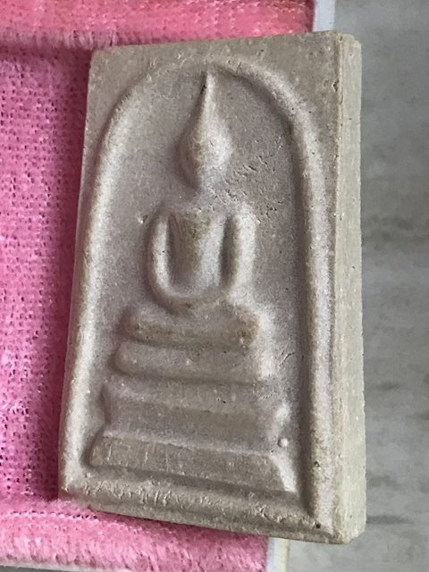 สมเด็จพุฒาจารย์ (โต พรหมรังสี) วัดใหม่อมตรส บางขุนพรหม กรุงเทพฯ เนื้อผงพิมพ์ใหญ่นิยม หูขีด ปี2539