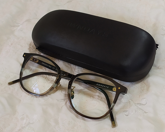 ลดจัดหนัก แว่นสายตายาว owndays ของแท้ ราคา 4,490 บาท เอามาขายแค่นี้พอ