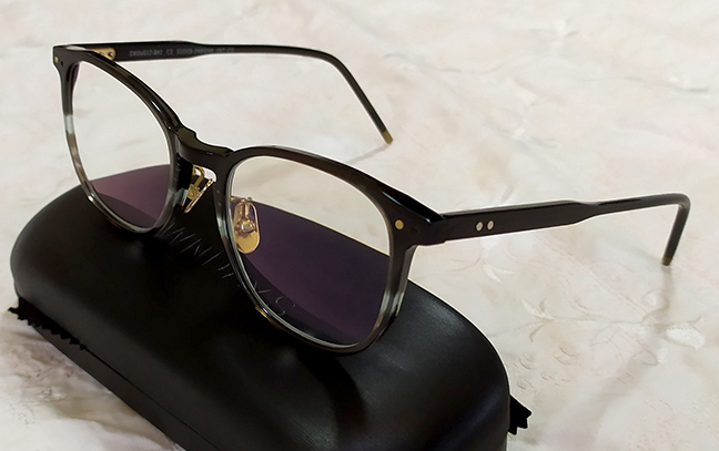 ลดจัดหนัก แว่นสายตายาว owndays ของแท้ ราคา 4,490 บาท เอามาขายแค่นี้พอ