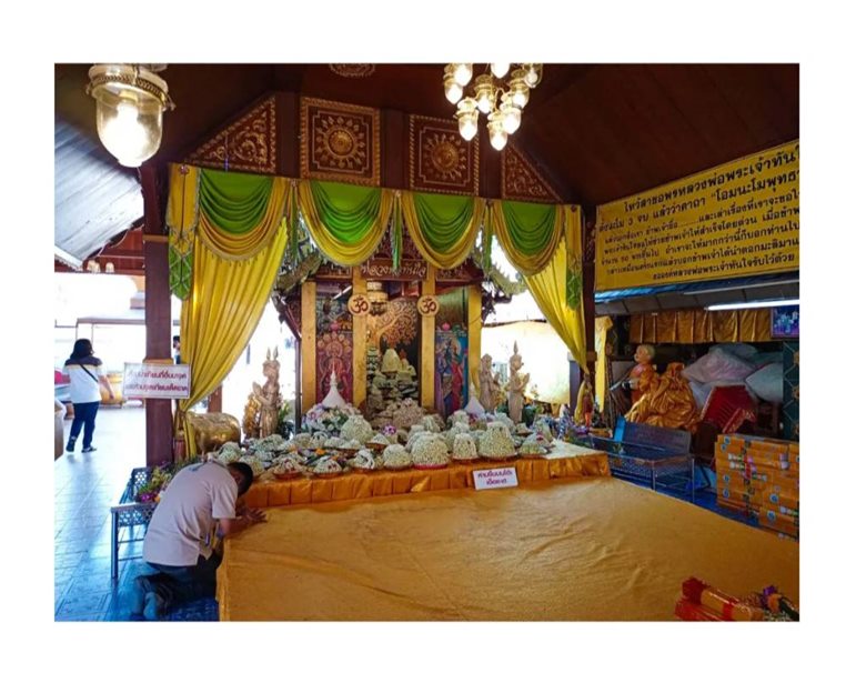 เหรียญหลวงพ่อทันใจ รุ่น3 (นิยม) รุ่นรวยเงินล้าน วัดพระธาตุดอยคำ จ.เชียงใหม่ ปี56 เนื้อโลหะรมดำ No.49