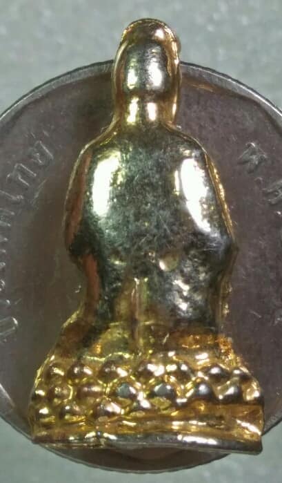 รูปหล่อพระโพธิสัตว์กวนอิม เนื้อกะไหล่ทอง 