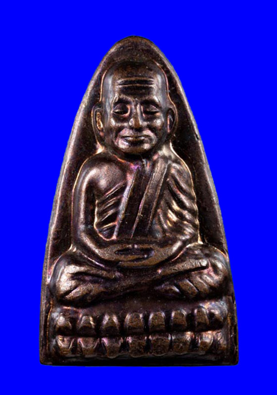 พระหลวงปู่ทวดพิมพ์เตารีดหลังตัวหนังสือ บล็อคนะเล็กจีวร 4เส้น วัดช้างให้ จ.ปัตตานี เนื้อทองแดง ปี2524