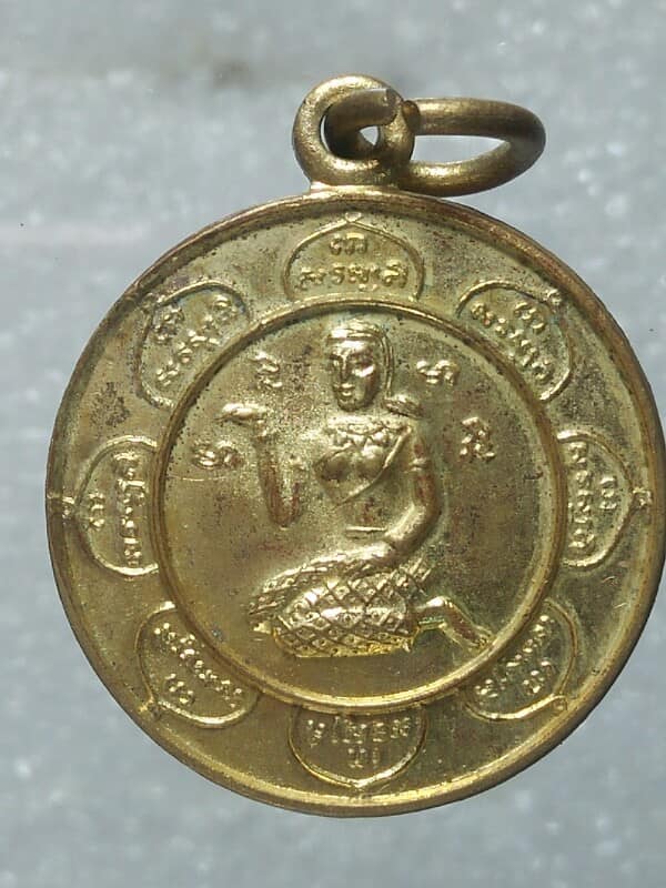 เหรียญนางกวัก พระอาจารย์ป่วน(ศิษย์หลวงพ่อมุ่ย) วัดหนองบัวทอง สุพรรณบุรี เนื้ิกะไหล่