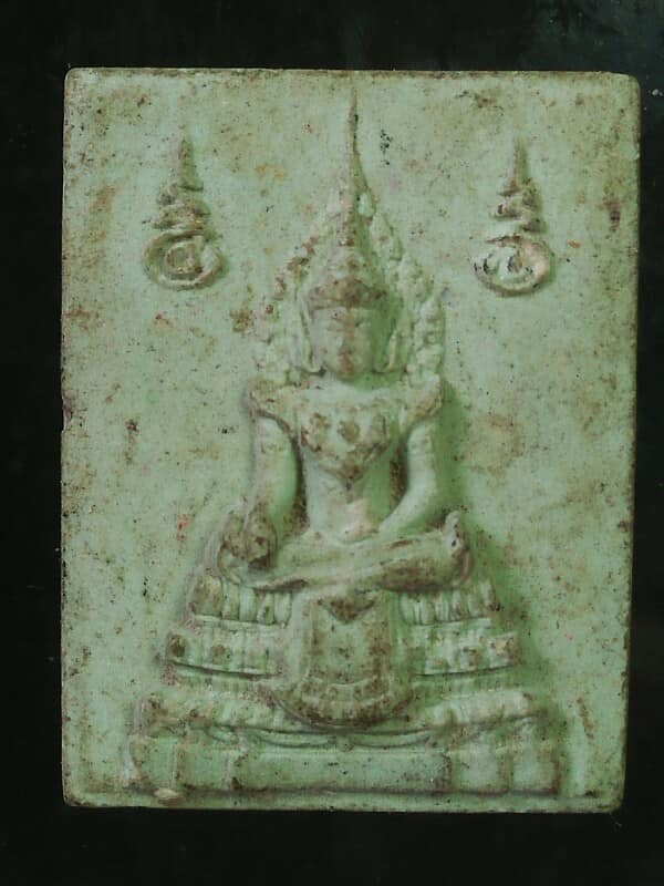 พระแก้วมรกต หลังยันต์เกราะเพชร เนื้อผงออกวัดพรประภานิมิต ชลบุรี 