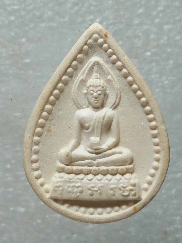 พระผงหยดน้ำ หลัง สก วันคล้ายประสูติ ปี๓๐ + กล่อง