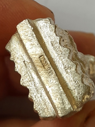 หลวงปู่ทวด พิมพ์เตารีดใหญ่สองหน้ากรรมการ วัดบวร หล่อโบราณ เนื้อนวะแก่เงินปี ๒๕๔๓