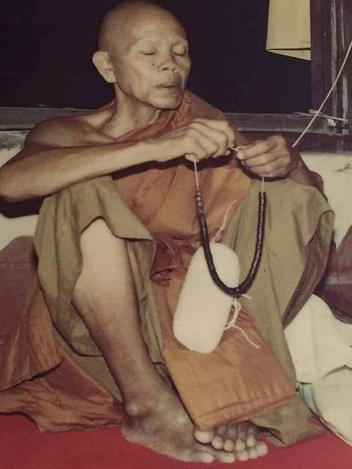 เหรียญหลวงพ่อคูณ วัดบ้านไร่ รุ่นเสาร์5 มหามงคล ปี36