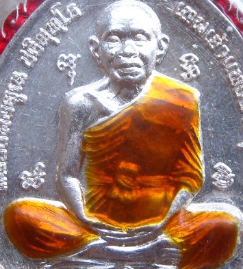 เหรียญ"เปิดโลก"หลวงพ่อคูณ ปี2557เลข63 เนื้อเงินลงยาหลวงพ่อคูณองค์ใหญ่ที่สุดในโลก เลี่ยมกันน้ำ+กล่อง