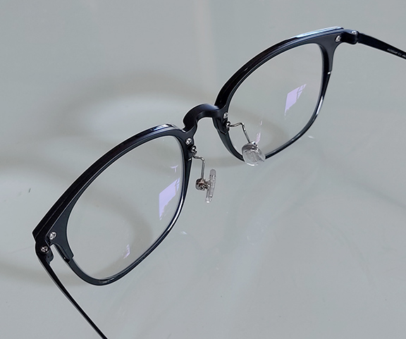แว่นสายตายาว owndays ของแท้ ใหม่เอี่ยม AIR ultem น้ำหนักเบา สบาย ราคา 3,990 บาท แต่ขายแค่.......