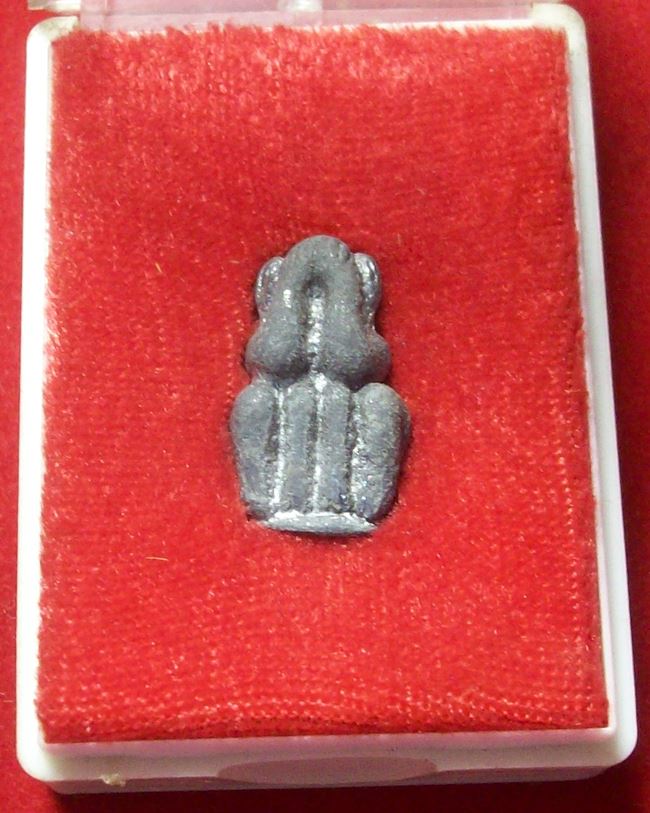 พระปิดตาตะกั่วอวนเจ้าสมุทรรุ่นแรก หลวงพ่อเกตุ วัดเกาะหลัก ประจวบคีรีขันธ์ จัดสร้างพ.ศ.2527