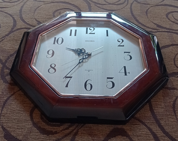 นาฬิกาแขวน SEIKO Japan 8 เหลี่ยม วินเทจ ของแท้ ตัวเรือนไม้เคลือบเงา เรือนบาง