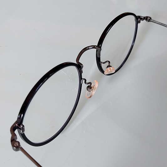 แว่นไททาเนียม owndays ของแท้ ใหม่เอี่ยม รุ่น Graph Belle ราคา 4,490 บาท เอามาขายถูกๆไปครับ